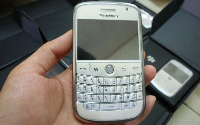 Blackberry Bold 9000 White Unlocked