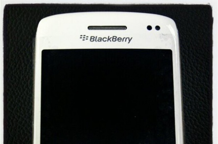 Blackberry Bold 9790 White Colour