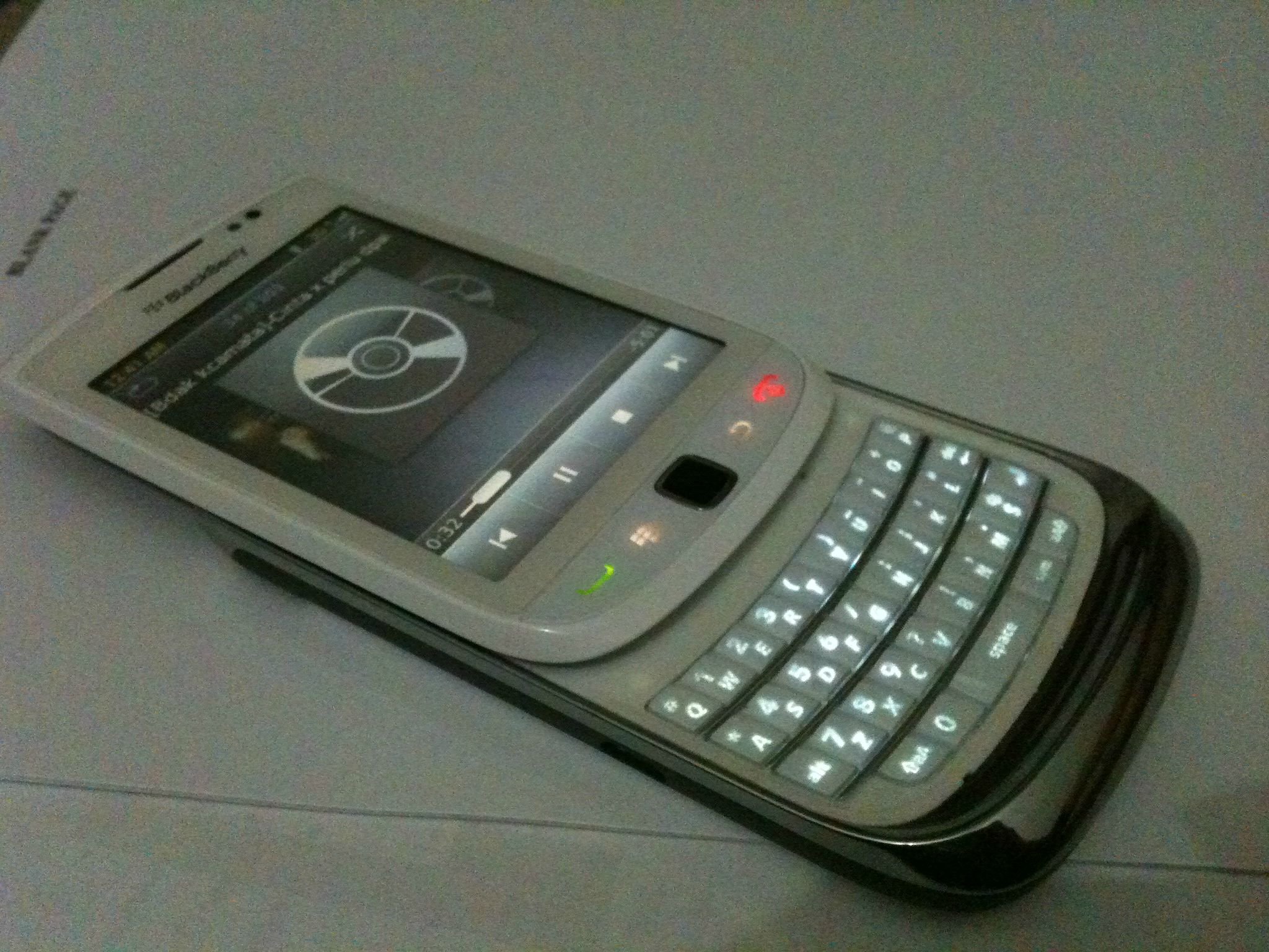 Blackberry Torch 9800 White Harga